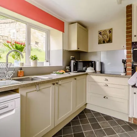 4 Bed In Whitby Oc-82262 * Danby