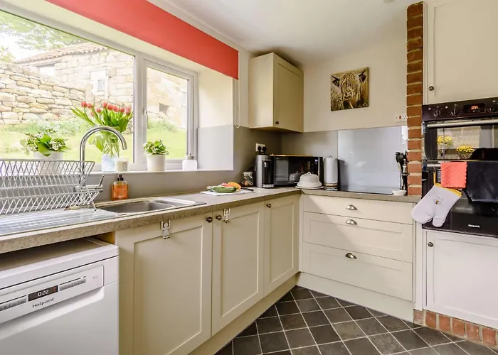 4 Bed In Danby 82262