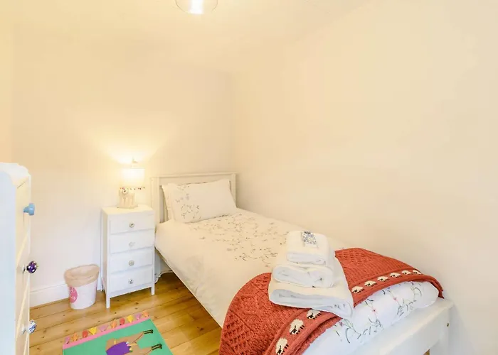 4 Bed In Danby 82262 *